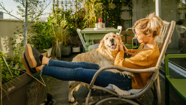 home_loan_packages_woman_with_dog_in_balcony